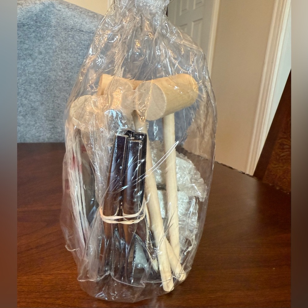 24pc Lobster Bake Crab Shellfish Seafood Tool Kit - for 4 w/Mallets and Crackers - Picture 8 of 9
